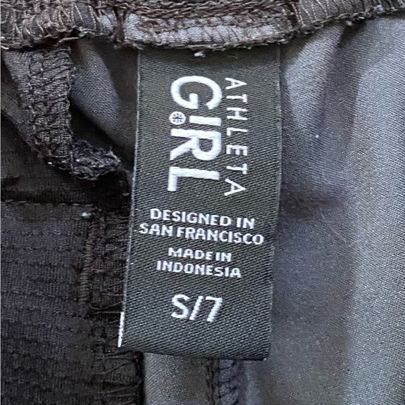 Athleta Girl Sz 7 All Play 3” Camo‎ Shorts - Picture 7 of 16